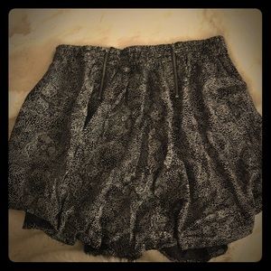 Vans dotted skull skirt worn once